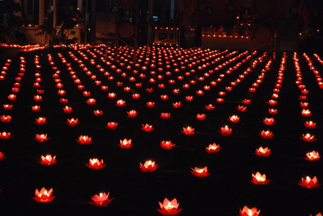 Khóa tu “Búp sen non”  với đêm nguyện cầu