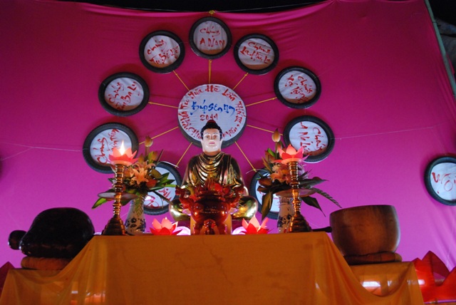 Khóa tu “Búp sen non”  với đêm nguyện cầu