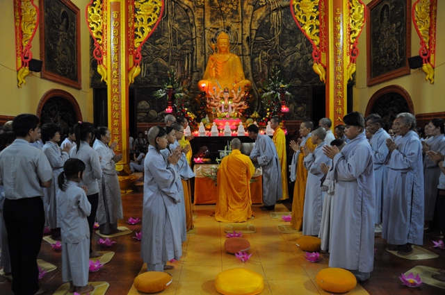 Thắp nến tri ân mùa Báo Hiếu