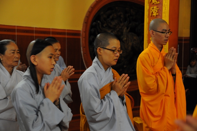 Thắp nến tri ân mùa Báo Hiếu