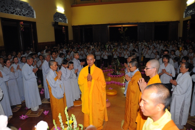 Thắp nến tri ân mùa Báo Hiếu