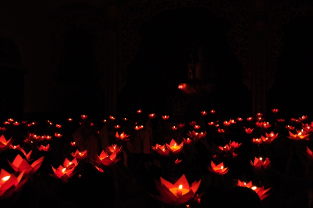 Thắp nến tri ân mùa Báo Hiếu