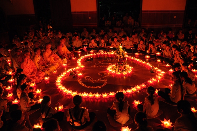 Thắp nến tri ân mùa Báo Hiếu