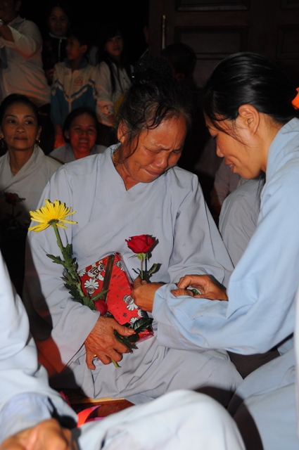 Thắp nến tri ân mùa Báo Hiếu