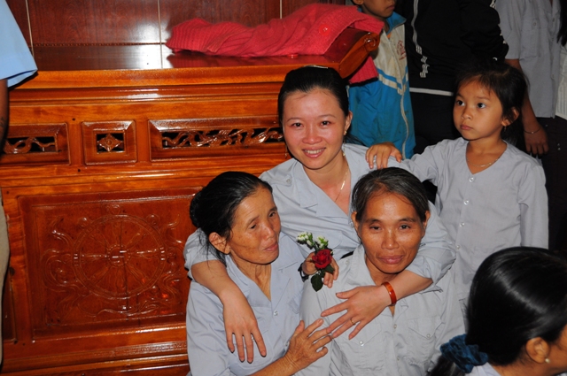 Thắp nến tri ân mùa Báo Hiếu