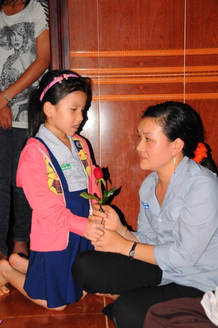 Thắp nến tri ân mùa Báo Hiếu