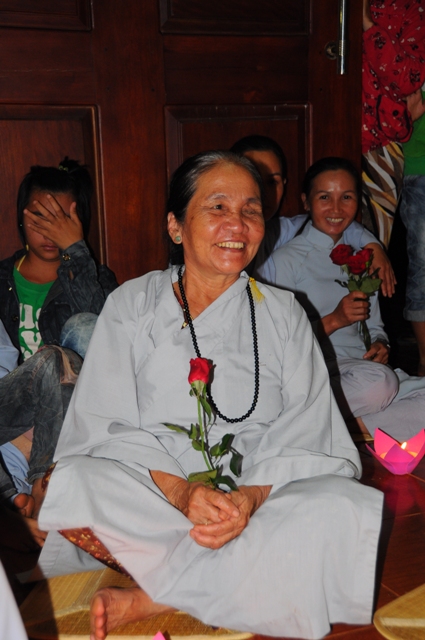 Thắp nến tri ân mùa Báo Hiếu