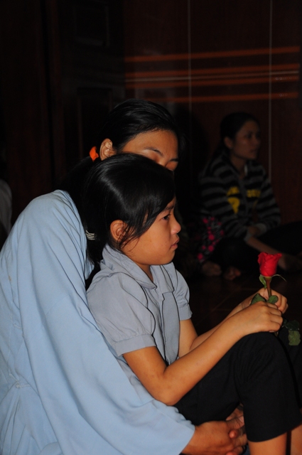 Thắp nến tri ân mùa Báo Hiếu