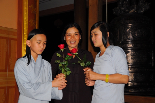 Thắp nến tri ân mùa Báo Hiếu