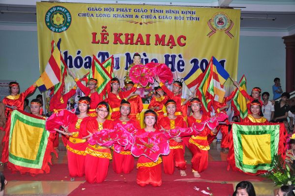 Tưng Bừng Đêm Cống Hiến Văn Nghệ Và Duyên Dáng Áo Lam Tại Khóa Tu Mùa Hè – Bình Định
