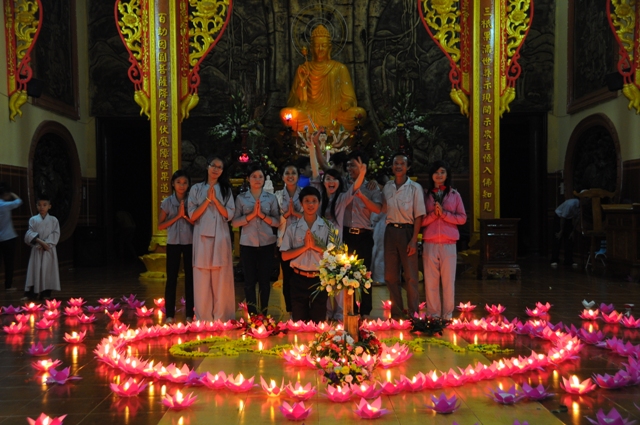 Thắp nến tri ân mùa Báo Hiếu