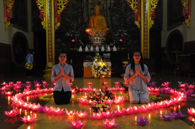 Thắp nến tri ân mùa Báo Hiếu
