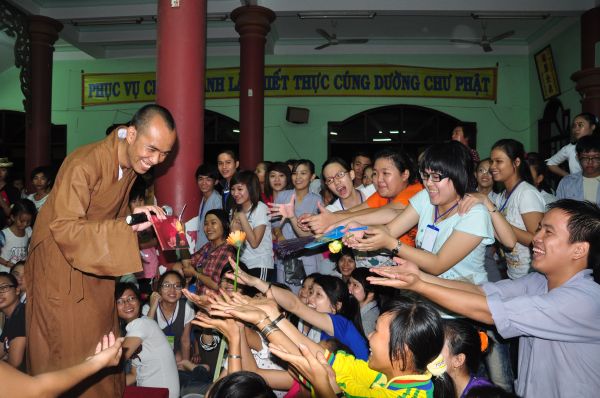 Tưng Bừng Đêm Cống Hiến Văn Nghệ Và Duyên Dáng Áo Lam Tại Khóa Tu Mùa Hè – Bình Định