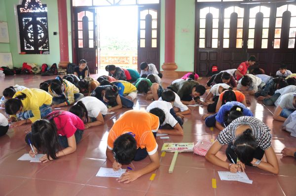Vui Nhộn Các Trò Chơi Dân Gian Tại Khóa Tu Mùa Hè Bình Định