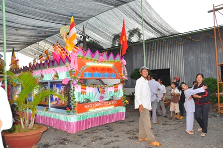 Xe hoa thắp sáng khắp nẻo đường tại huyện hội Phật giáo Đăk R'Lấp