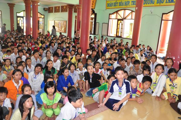 Vui Nhộn Các Trò Chơi Dân Gian Tại Khóa Tu Mùa Hè Bình Định