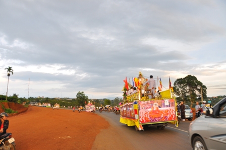 Xe hoa thắp sáng khắp nẻo đường tại huyện hội Phật giáo Đăk R'Lấp