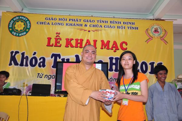 Vui Nhộn Các Trò Chơi Dân Gian Tại Khóa Tu Mùa Hè Bình Định