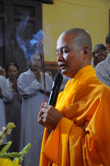 Thắp nến tri ân mùa Báo Hiếu