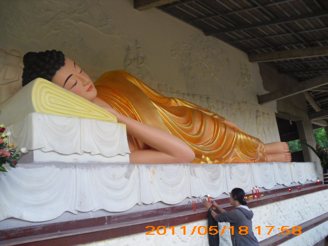 Chùm ảnh: Lễ hội cúng đèn rằm tháng 4 tại thiền viện Phước Sơn