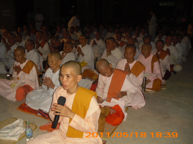 Chùm ảnh: Lễ hội cúng đèn rằm tháng 4 tại thiền viện Phước Sơn