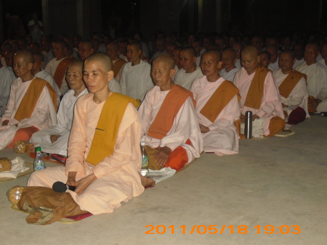 Chùm ảnh: Lễ hội cúng đèn rằm tháng 4 tại thiền viện Phước Sơn