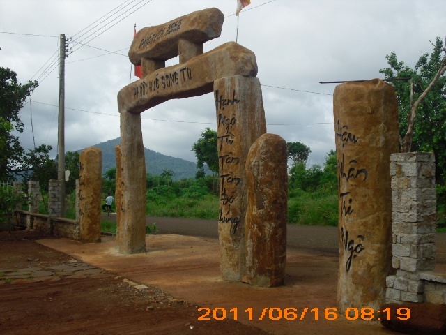 Phỏng vấn nhanh: ĐĐ. Thích Minh Hậu - trụ trì chùa Đức Hạnh - Ngôi chùa vừa được xác nhận kỷ lục Việt Nam