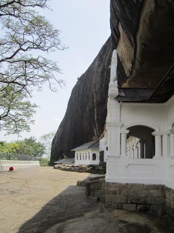 Chùm ảnh hùng vĩ Hang động và Tượng Phật đá ở Sri Lanka