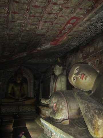 Chùm ảnh hùng vĩ Hang động và Tượng Phật đá ở Sri Lanka