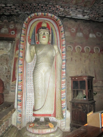 Chùm ảnh hùng vĩ Hang động và Tượng Phật đá ở Sri Lanka