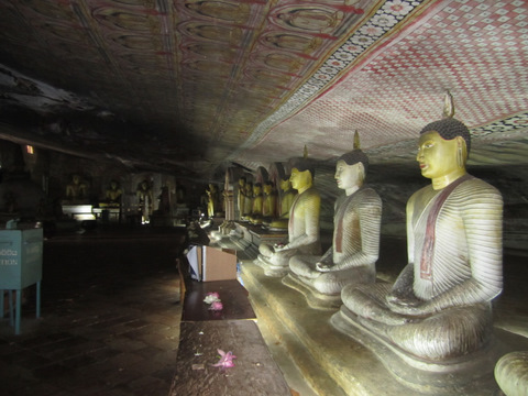 Chùm ảnh hùng vĩ Hang động và Tượng Phật đá ở Sri Lanka