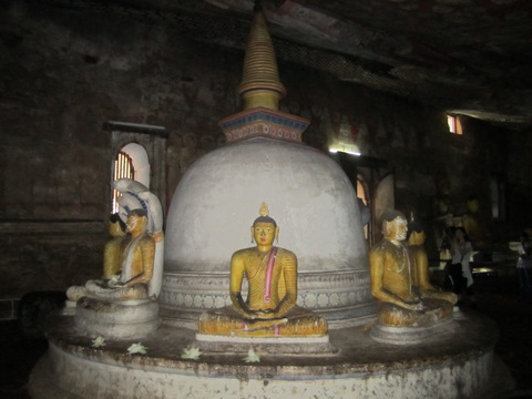 Chùm ảnh hùng vĩ Hang động và Tượng Phật đá ở Sri Lanka