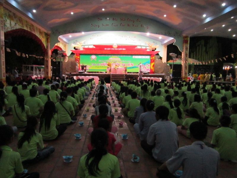 Lung linh ánh sáng huyền diệu, đêm nguyện cầu vô cùng