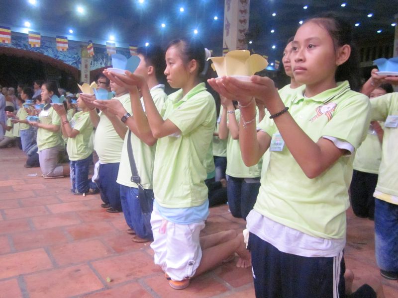 Lung linh ánh sáng huyền diệu, đêm nguyện cầu vô cùng