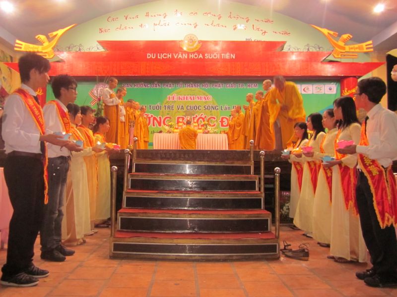 Lung linh ánh sáng huyền diệu, đêm nguyện cầu vô cùng