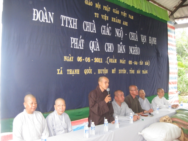 Đoàn từ thiện chùa Giác Ngộ đến thăm và tặng quà cho đồng bào Khơ-me - Sóc Trăng