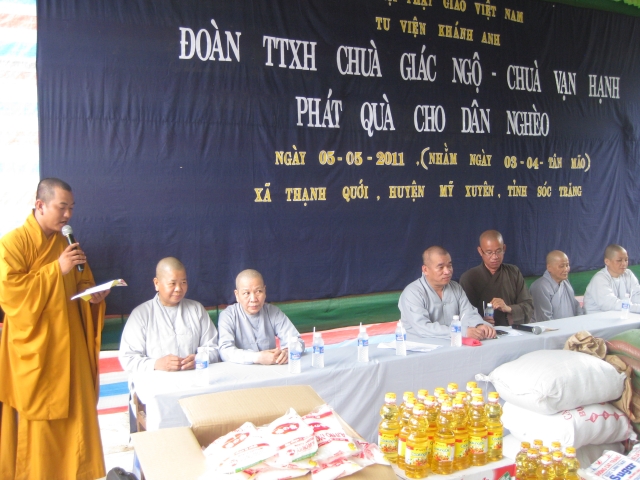 Đoàn từ thiện chùa Giác Ngộ đến thăm và tặng quà cho đồng bào Khơ-me - Sóc Trăng