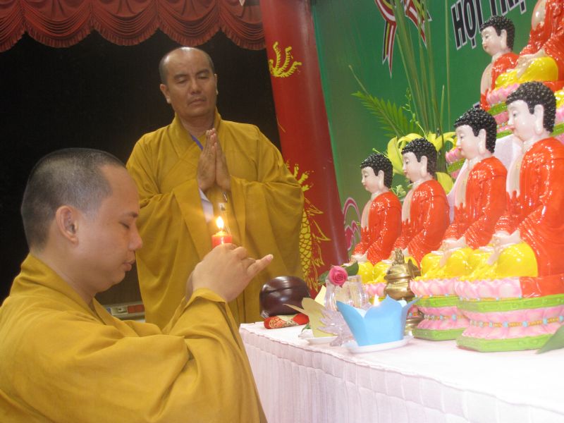 Lung linh ánh sáng huyền diệu, đêm nguyện cầu vô cùng