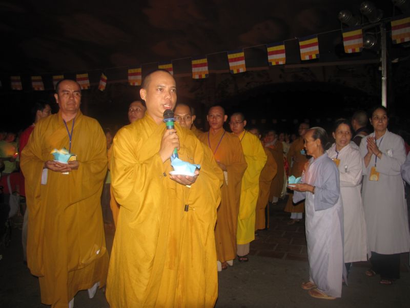 Lung linh ánh sáng huyền diệu, đêm nguyện cầu vô cùng
