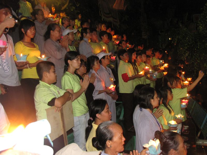 Lung linh ánh sáng huyền diệu, đêm nguyện cầu vô cùng