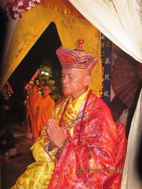 Ánh lung linh nến tỏa sáng nghĩa trang TP. Biên Hòa