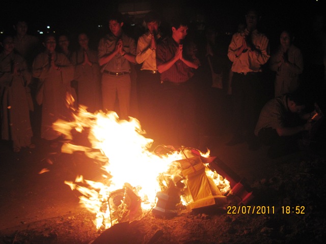 Ánh lung linh nến tỏa sáng nghĩa trang TP. Biên Hòa