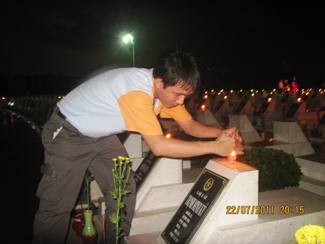 Ánh lung linh nến tỏa sáng nghĩa trang TP. Biên Hòa