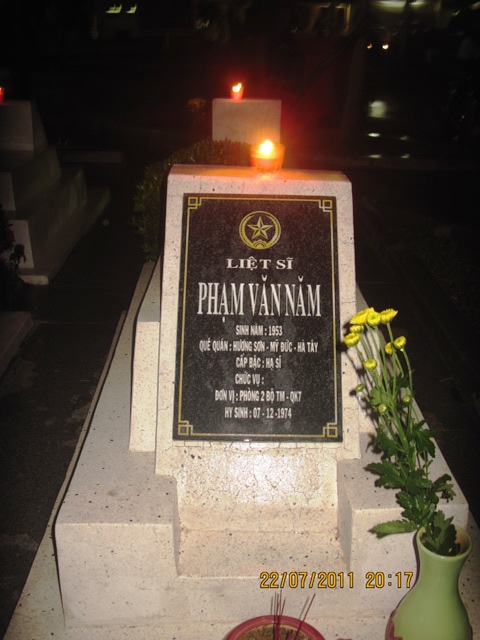 Ánh lung linh nến tỏa sáng nghĩa trang TP. Biên Hòa