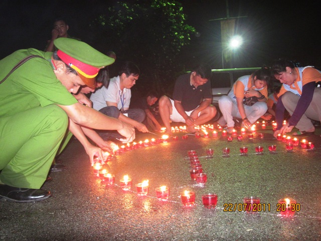 Ánh lung linh nến tỏa sáng nghĩa trang TP. Biên Hòa