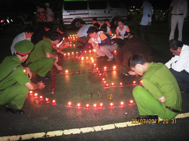 Ánh lung linh nến tỏa sáng nghĩa trang TP. Biên Hòa