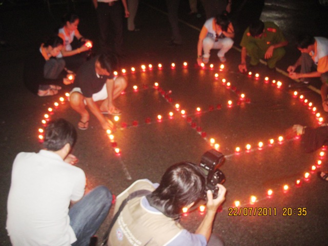 Ánh lung linh nến tỏa sáng nghĩa trang TP. Biên Hòa