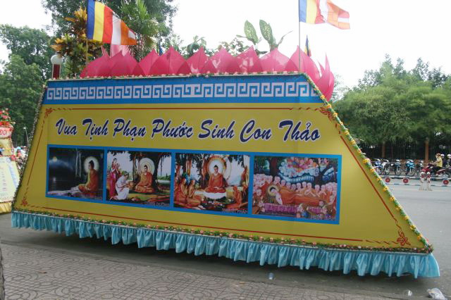 Chùm ảnh: Muôn sắc xe hoa diễu hành tại TP. HCM