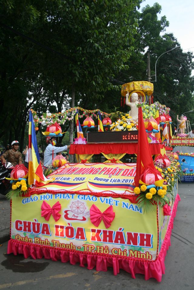Chùm ảnh: Muôn sắc xe hoa diễu hành tại TP. HCM