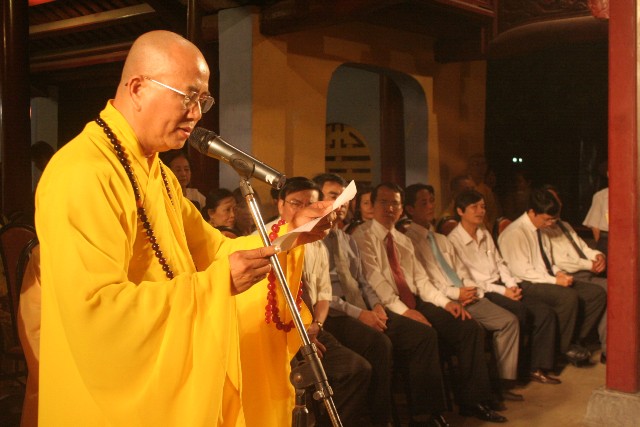 Lễ Thắp sáng 7 hoa sen trên sông Hương